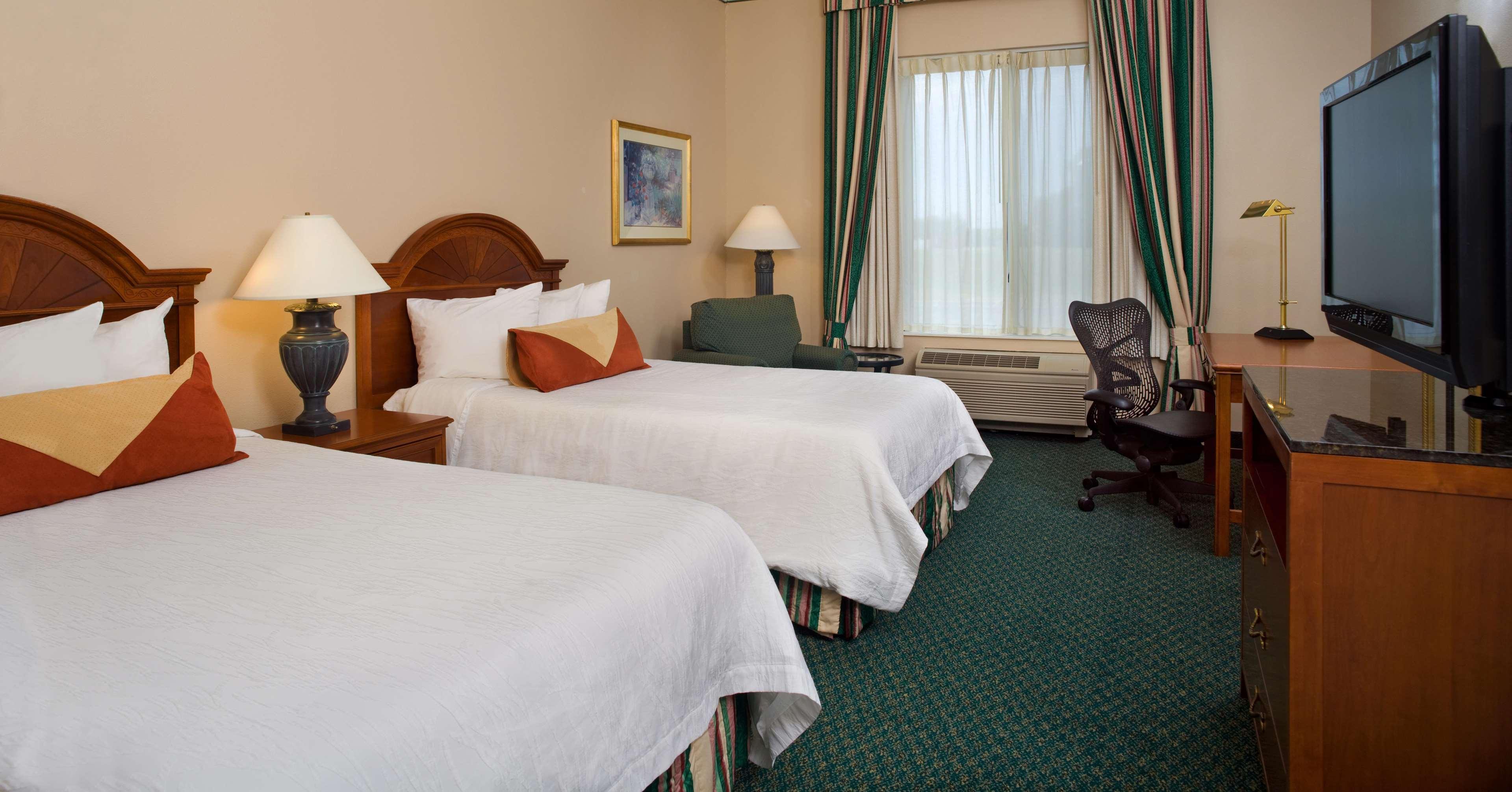 Hilton Garden Inn Saint Charles Exterior foto