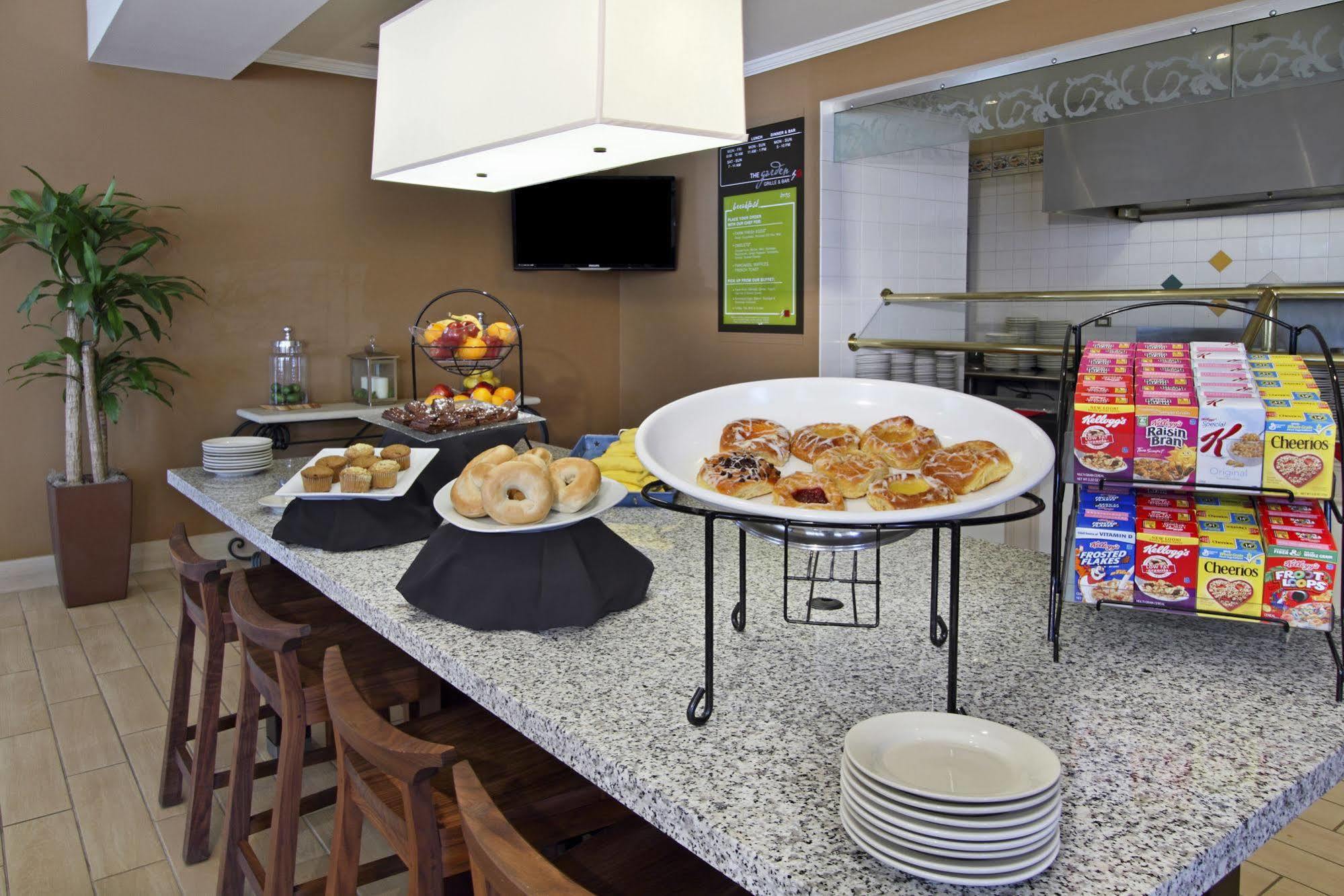 Hilton Garden Inn Saint Charles Exterior foto